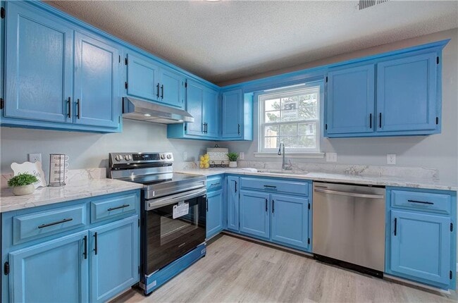 Building Photo - 128 Evergreen Trail SE