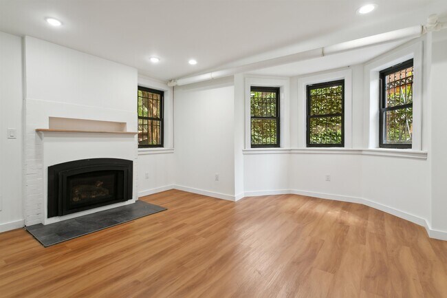 Building Photo - 110 Summit Ave