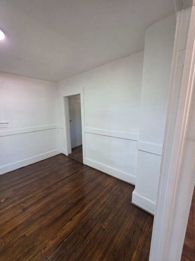 Building Photo - 3 br 1 bath house