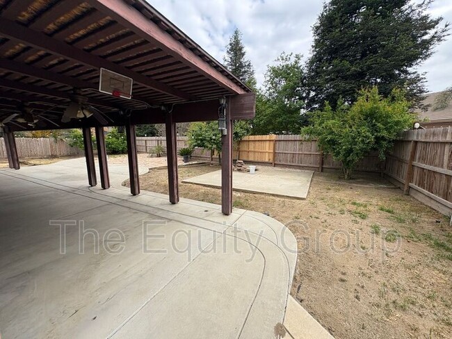 Building Photo - 4911 W Elkhorn Ave