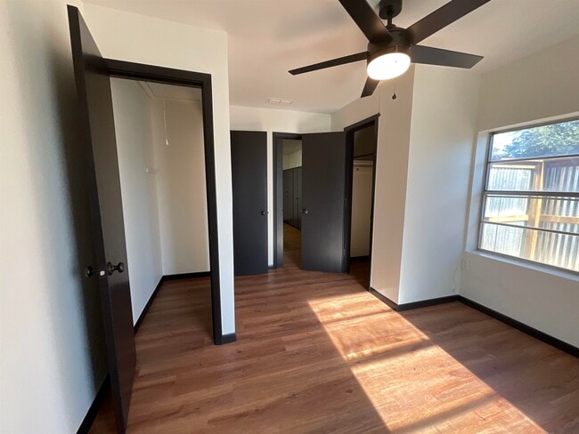 Building Photo - 1501 Hill Way Dr