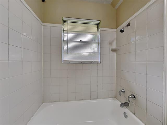 Building Photo - 4427 Live Oak Dr