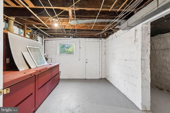 Building Photo - 540 46th St
