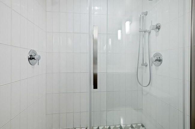 Building Photo - 2BR Condo w/ Covered Parking and Balcony Views at Broadway Towers