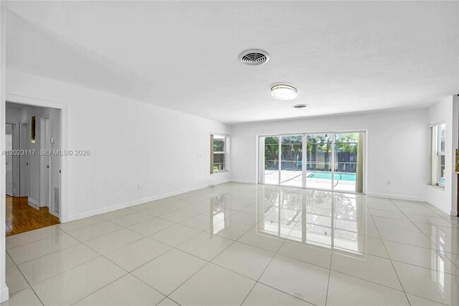 Building Photo - 13100 SW 81st Ave