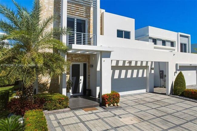 Building Photo - 10359 NW 67th Terrace