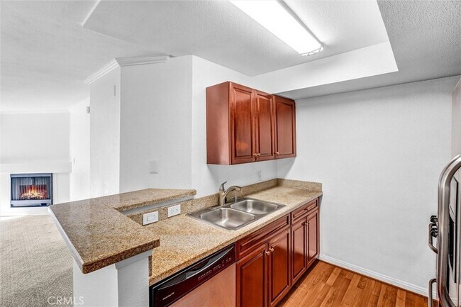 Building Photo - 5535 Canoga Ave