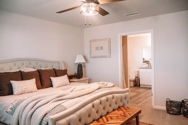 Building Photo - 228 Lockwood Way E