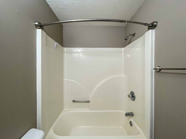 Building Photo - Spacious Four-Bedroom in Candler