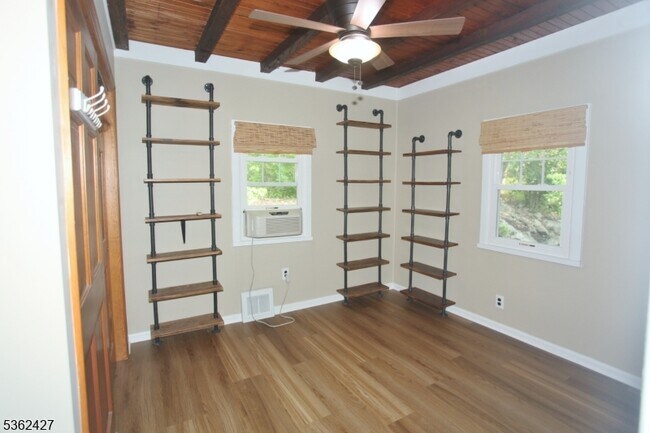 Building Photo - 56 Rogerene Way