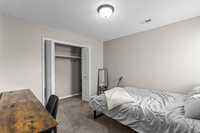 Building Photo - 612 Crissy Dr