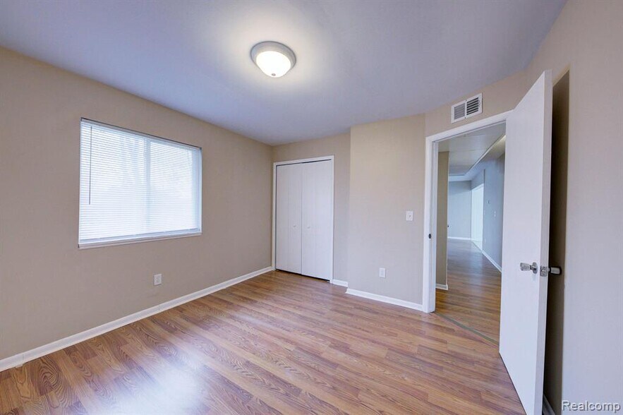 Building Photo - 217 Glenmoor St