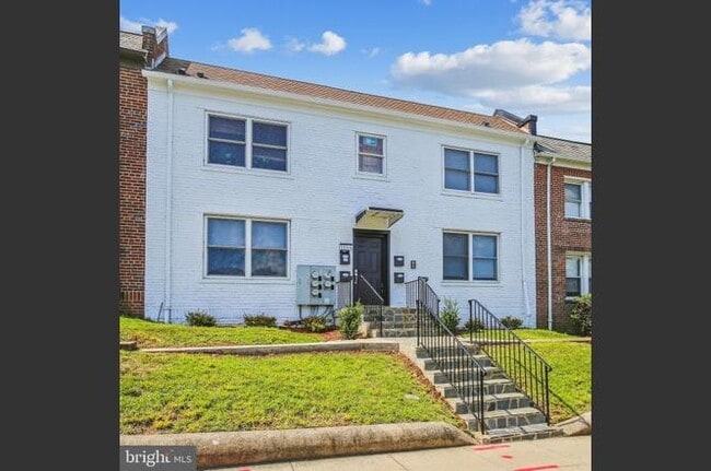 Building Photo - 1235 Meigs Pl NE