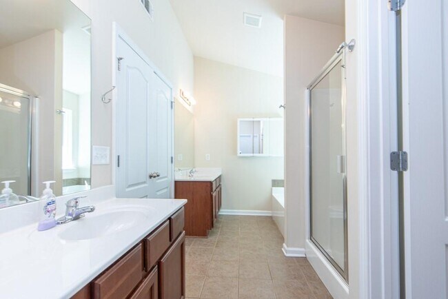 Building Photo - 4556 White Horse Dr