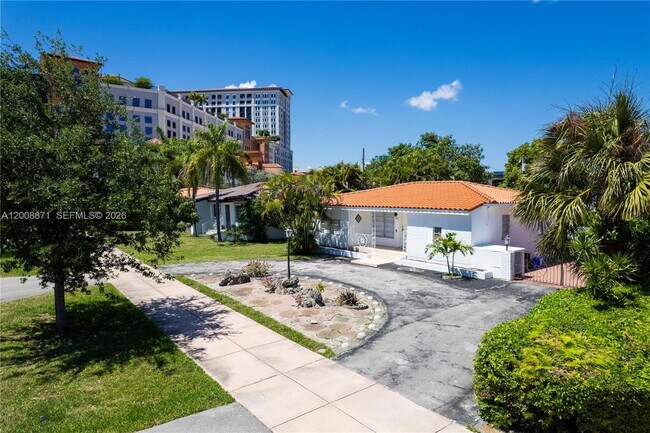 Building Photo - 3021 Coconut Grove Dr