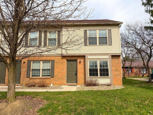 Building Photo - 635 Pebble Pl Dr