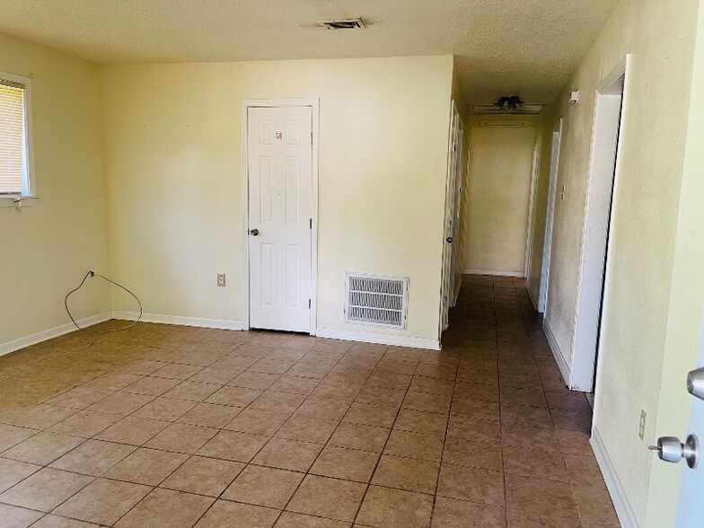 Building Photo - 6444 Silverleaf Ave