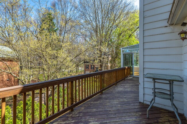 Building Photo - 4 Bed 4.5 Bath - Bethesda  Single Family Colonial - 2 Car Garage