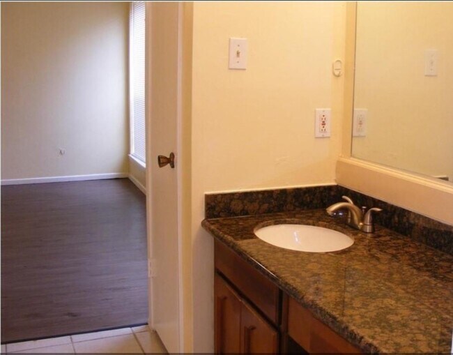 Building Photo - 9226 Benthos Dr