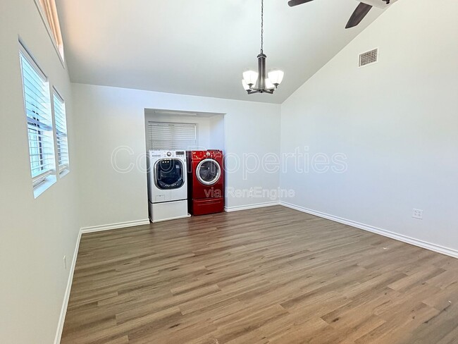 Building Photo - 255 Cumberland Rd