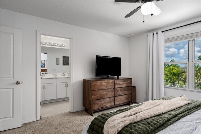 Building Photo - 10348 Oakside Dr