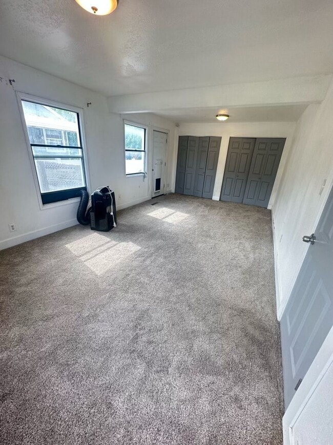 Building Photo - Beautiful home in great location
