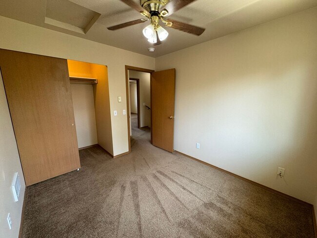 Building Photo - BONUS RENT SPECIAL! Backyard Oasis: 3 Bedroom 2 Bath House Available!