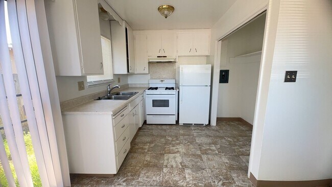Building Photo - 1915 Celeste Ct