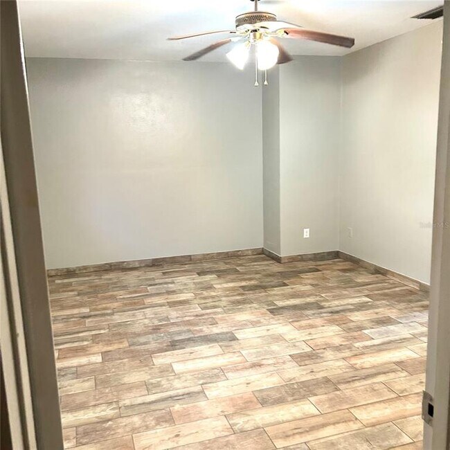 Building Photo - 2152 Greenbriar Blvd