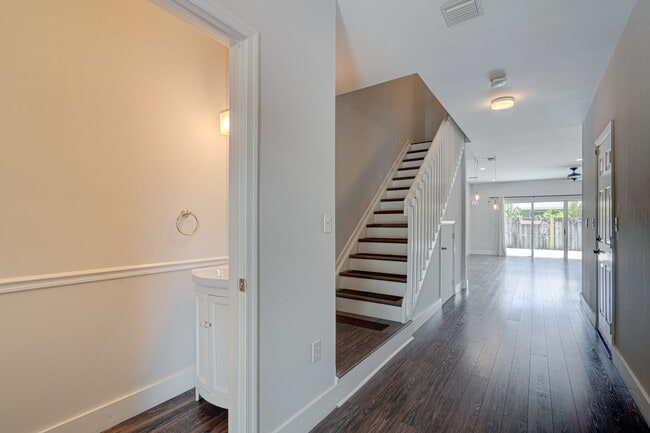 Building Photo - TWO WEEKS FREE! GORGEOUS townhouse updated...