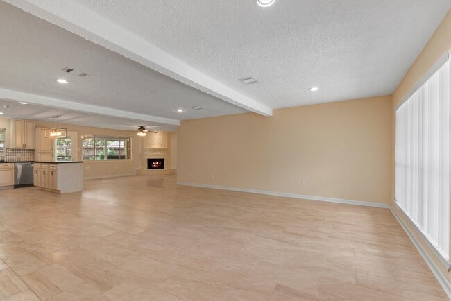 Building Photo - 4906 Green Willow Ln