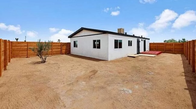 Building Photo - COMING SOON - Newly Remodeled 2 Bedroom 2 ...