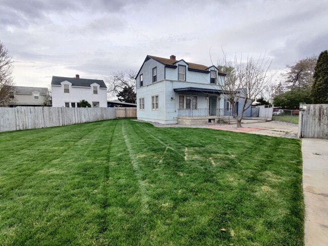 Building Photo - Richland Single Family Home in large lot