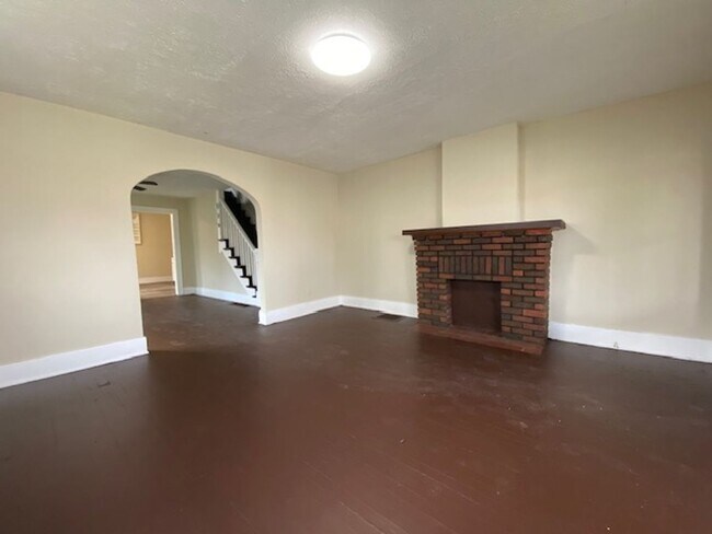 Building Photo - 1725/1727 W High St.