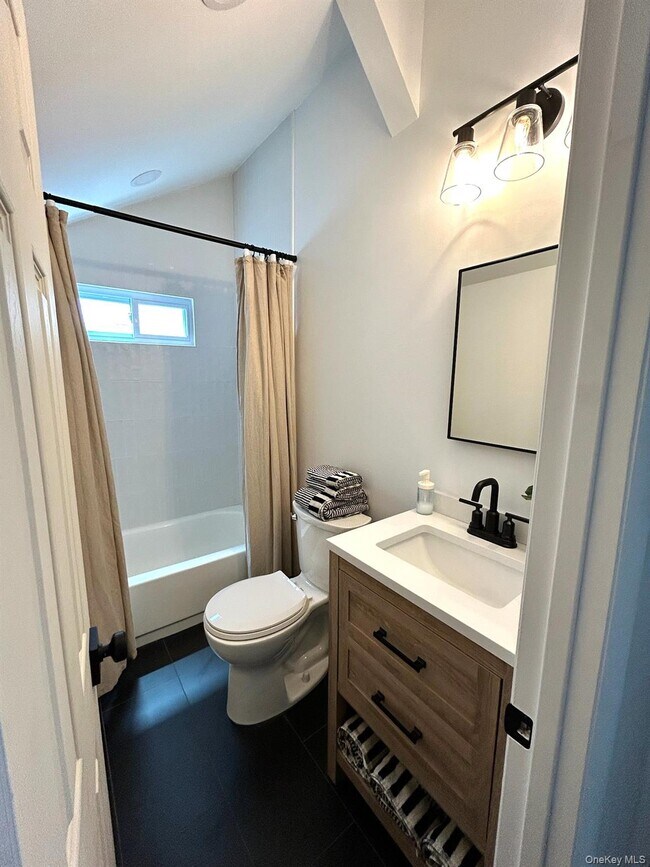 Building Photo - 800 S 6th St