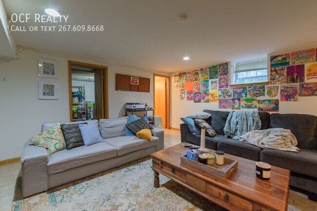 Building Photo - Three Bedroom Graduate Hospital Apartment