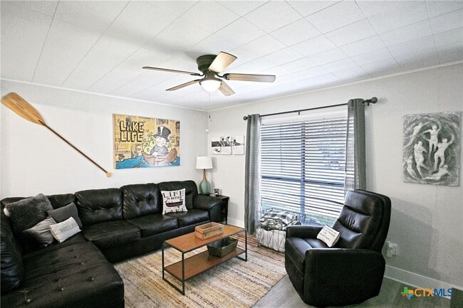 Building Photo - 553 Scenic Dr