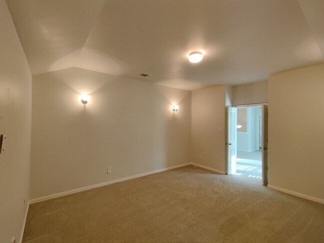 Building Photo - Gorgeous two story house (4BD/3BA) with a ...