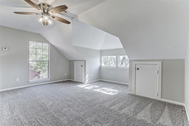 Building Photo - 1405 Castle Ct