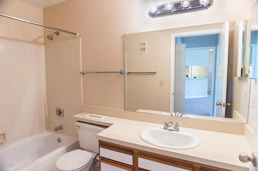 Building Photo - 7667 N Wickham Rd