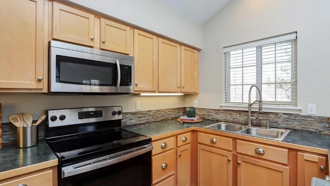 Building Photo - Beautiful Condo In Surprise Valley!