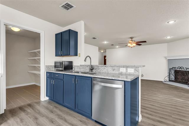 Building Photo - 2320 Shadabury Dr