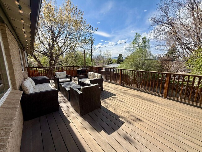 Building Photo - Sprawling 6 BR 4 BA Applewood Paradise - Live in Luxury with this Entertainer's Dream!