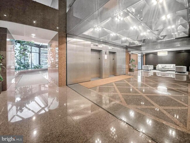 Building Photo - 1530 Key Blvd