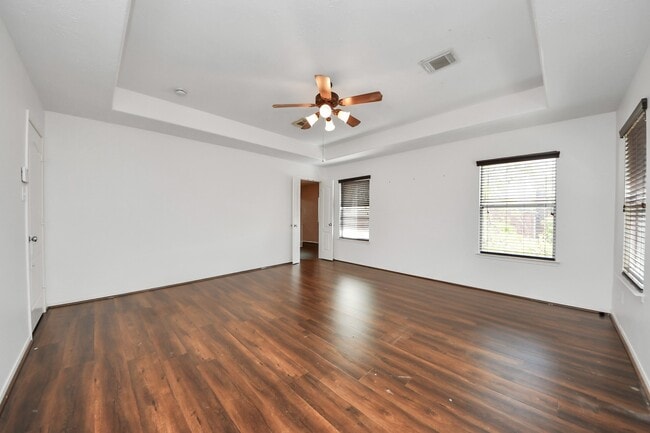 Building Photo - 5922 Hollister Cole