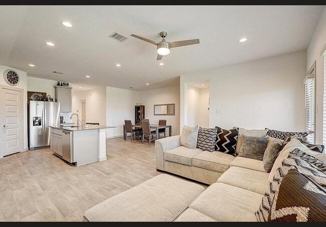 Building Photo - 1246 Truckee River Dr