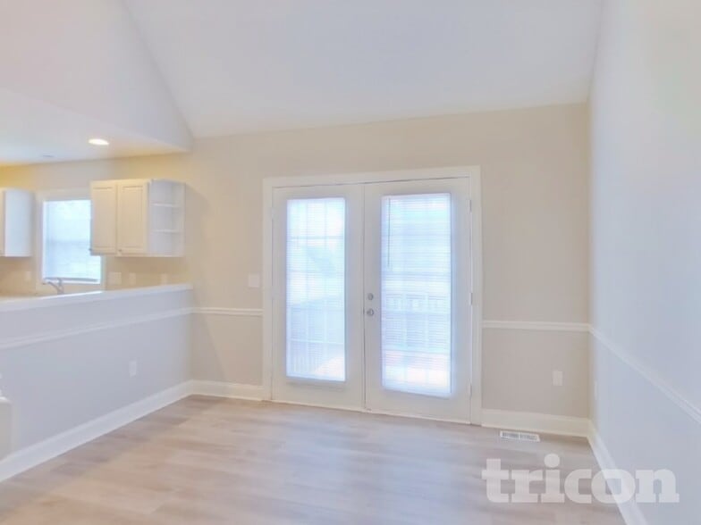 Building Photo - 423 Riverwalk Dr NW