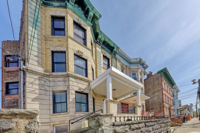 Primary Photo - 618 14th St