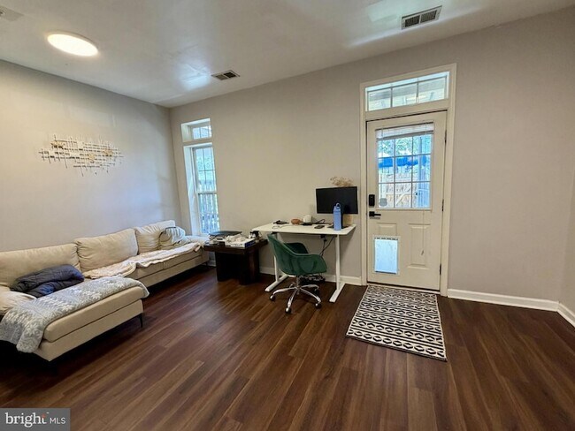 Building Photo - 2908 Huntington Grove Square