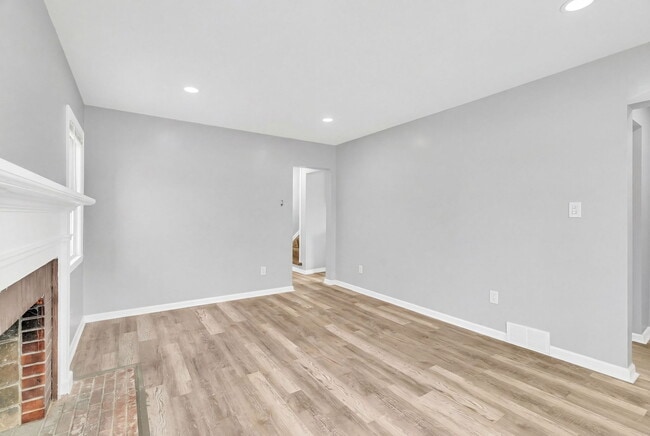 Building Photo - 4712 Cadieux Rd